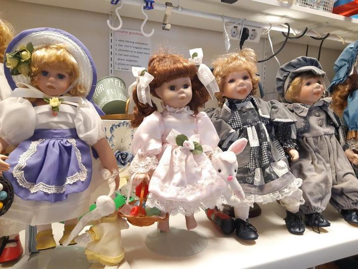 Mooie porseleinen poppen te koop., Verzamelen, Poppen, Zo goed als nieuw, Pop, Ophalen of Verzenden