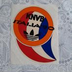 Vintage sticker KNVB Italia 1990 Adidas wereldkampioenschap, Ophalen of Verzenden, Zo goed als nieuw