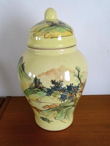 Chinese Gele tempel pot met deksel China vase beschikbaar voor biedingen