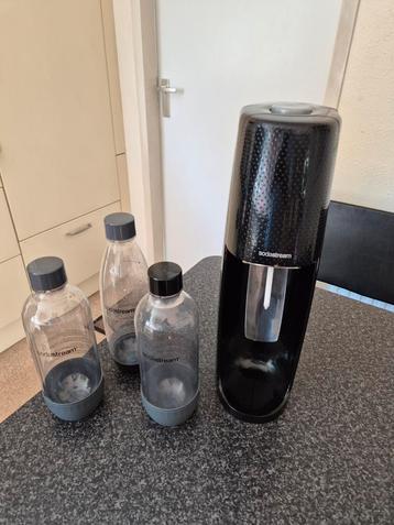 Sodastream met 3 flessen en gascilinder beschikbaar voor biedingen