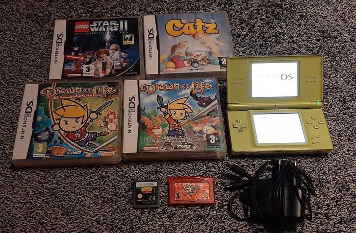 Nintendo DS lite met spellen (o.a. Pokémon firered) + lader, Spelcomputers en Games, Spelcomputers | Nintendo DS, Gebruikt, DS Lite