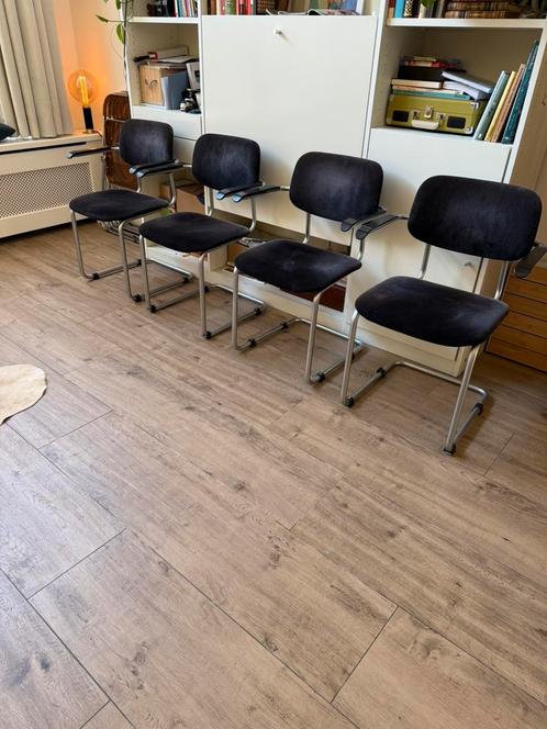 Gispen 1125, Huis en Inrichting, Stoelen, Gebruikt, Vier, Kunststof, Metaal, Stof, Zwart, Ophalen