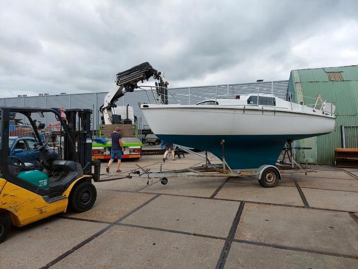 Jouet Golit22 kajuit zeilboot met trailer. 6,5mx2,2mx 9,2m., Hobby en Vrije tijd, Overige Hobby en Vrije tijd, Gebruikt, Ophalen
