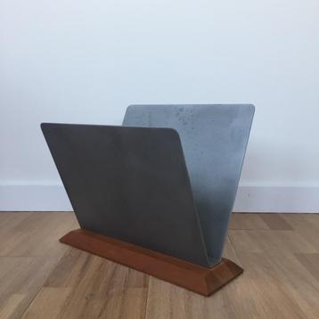 OPRUIMING Krantenrek Deens design staal en hout Hoigaard beschikbaar voor biedingen