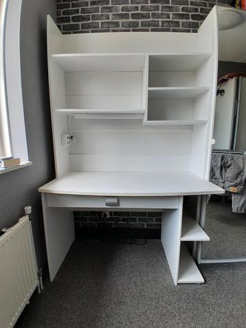 Bureau  beschikbaar voor biedingen