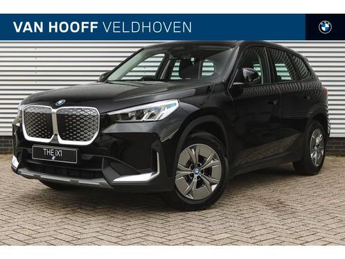 BMW iX1 eDrive20 / Parking Assistant / DAB / Trekhaak / Driv, Auto's, BMW, Bedrijf, Te koop, iX1, Achteruitrijcamera, Isofix, Metallic lak