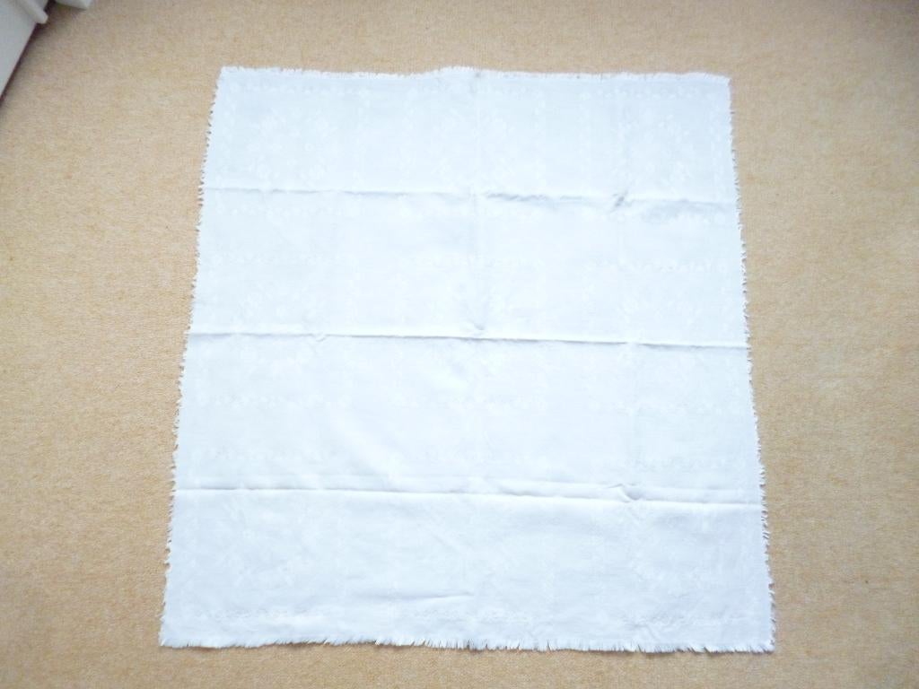 Stevig crème tafelkleed met ingeweven motief, Huis en Inrichting, Tafelkleden, Ophalen of Verzenden, Zo goed als nieuw, Vierkant