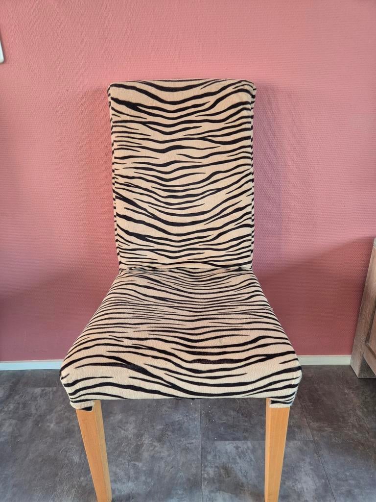 Stoel met klein gaatje in bekleding, Huis en Inrichting, Stoelen, Gebruikt, Overige kleuren, Ophalen of Verzenden, Stof