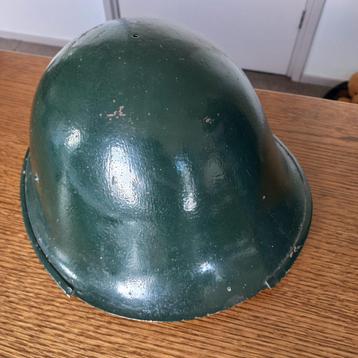canadese helm beschikbaar voor biedingen