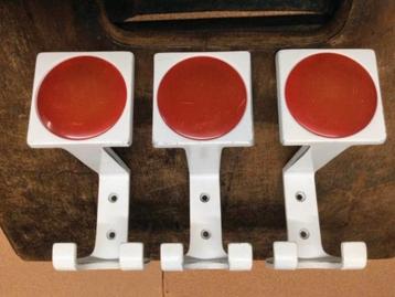 Retro Kapstokhaken Rood Wit - 3 Stuks beschikbaar voor biedingen