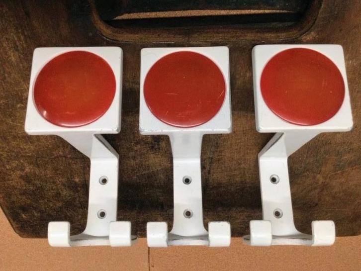 Retro Kapstokhaken Rood Wit - 3 Stuks, Huis en Inrichting, Woonaccessoires | Kapstokken, Gebruikt, Wandhaken, Minder dan 100 cm