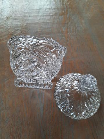 Diverse kristallen bonbons schaaltjes, met en zonder deksels beschikbaar voor biedingen