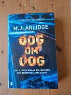 Oog om oog   M.J.Arlidge, Ophalen of Verzenden, Zo goed als nieuw, Nederland