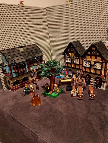 LEGO Castle Medieval Market Village 10193 beschikbaar voor biedingen
