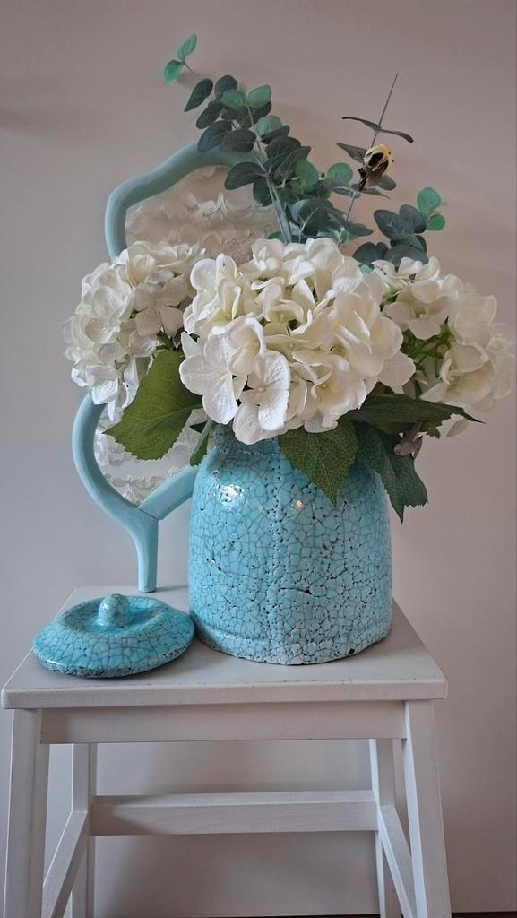 Fraaie aardewerk pot met deksel. Incl bloemen .raamhor, Antiek en Kunst, Curiosa en Brocante, Ophalen of Verzenden