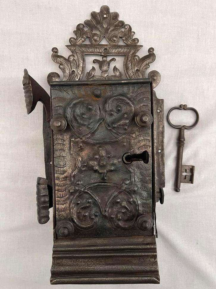 Antiek Slot 18e Eeuws inclusief Sleutel, Antiek en Kunst, Antiek | Overige Antiek, Ophalen of Verzenden