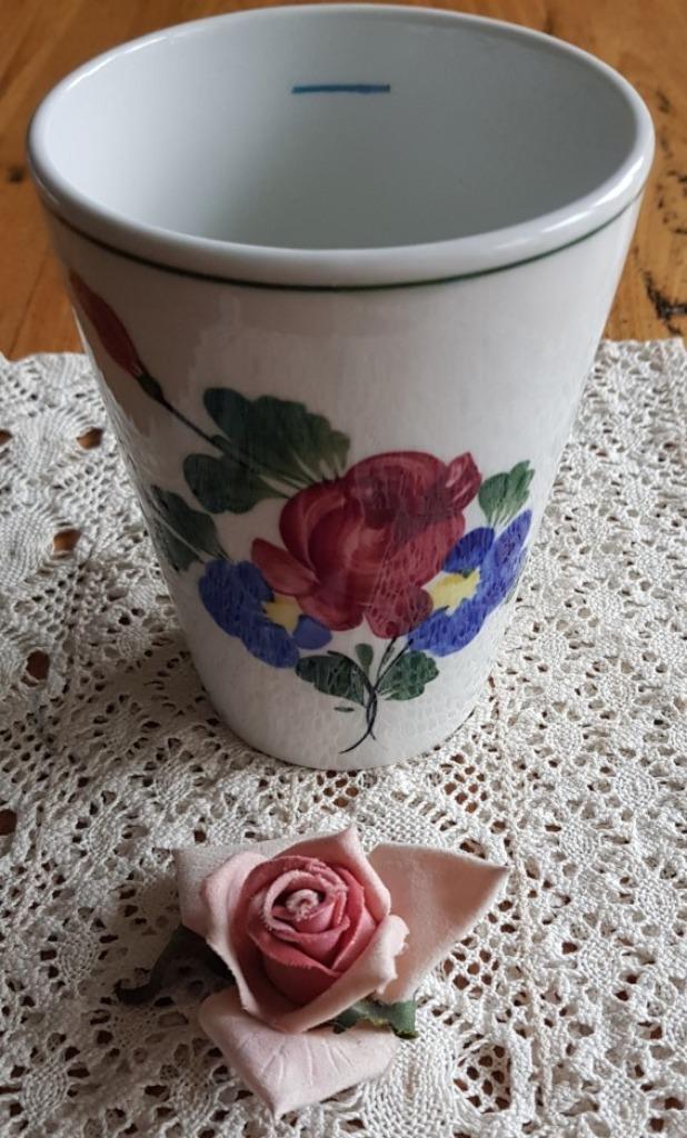 Oostenrijkse Lilien vaas met bloemen, Antiek en Kunst, Curiosa en Brocante, Ophalen of Verzenden