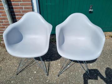 Vintage Eames-stijl Stoelen - Set van 2 beschikbaar voor biedingen