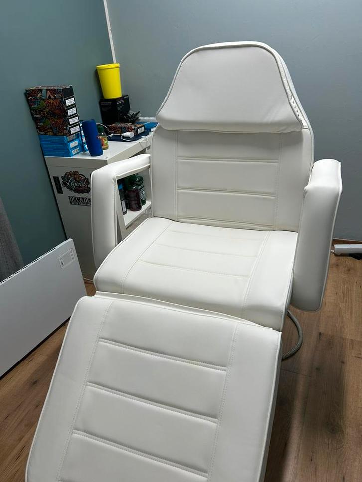 Tattoo benodigheden, elektrische stoel., Sport en Fitness, Massageproducten, Zo goed als nieuw, Massagestoel of Kussen, Ophalen