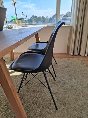 4 eetkamerstoelen beschikbaar voor biedingen