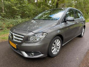 Mercedes B180 Automaat/Navi/Cruise/Nieuw beschikbaar voor biedingen