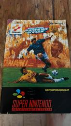 Superstar soccer nintendo snes boekje manual handleiding, Spelcomputers en Games, Games | Nintendo Super NES, Gebruikt, 2 spelers