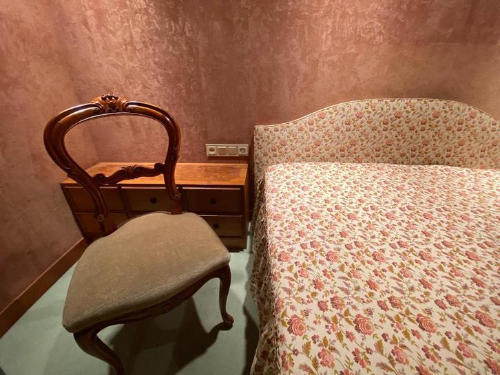 Twee Antieke Stoelen met Houten Frame, Antiek en Kunst, Antiek | Meubels | Stoelen en Banken, Ophalen