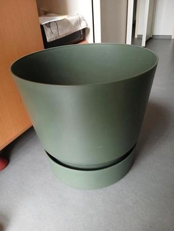 Nette ELHO bloempot Diameter 46 cm / hoog 44 cm beschikbaar voor biedingen