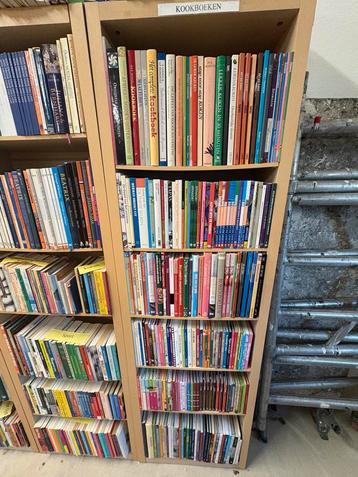 238 kookboeken divers. Pasta beschikbaar voor biedingen