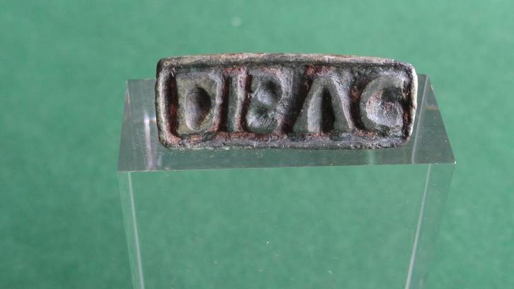 Bodemvondst Romeins Aardewerk stempel 2e eeuw, Antiek en Kunst, Antiek | Overige Antiek, Ophalen of Verzenden