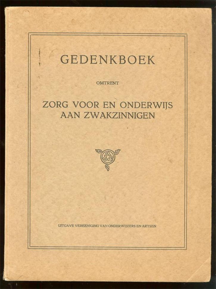 Gedenkboek omtrent zorg voor en onderwijs aan zwakzinnigen u, Boeken, Geschiedenis | Stad en Regio, Gelezen, 20e eeuw of later