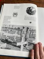 Naslagwerk KMAR KNIL Indië militaire politie gesigneerd!, Verzamelen, Verzenden, Nederland, Embleem of Badge, Landmacht