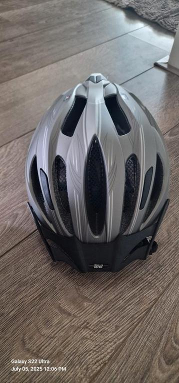 Nieuw Crivit Sports fietshelm. beschikbaar voor biedingen