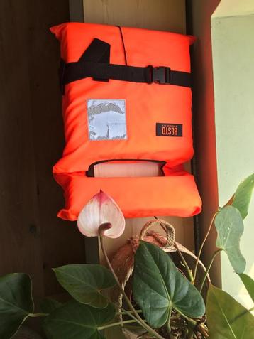 Besto-reddingsvest beschikbaar voor biedingen