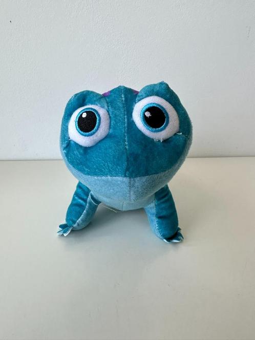 Knuffel salamander Bruni met zuignap 25 cm / Frozen / Disney, Verzamelen, Disney, Zo goed als nieuw, Knuffel, Overige figuren