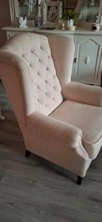 Gecapitonneerde fauteuil in crème/roze tint, Huis en Inrichting, Fauteuils, Ophalen, Gebruikt, 75 tot 100 cm, 75 tot 100 cm
