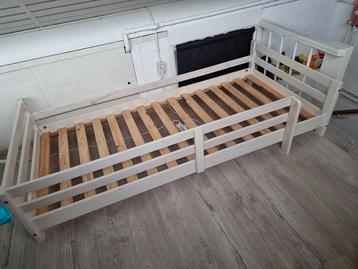 Whitewash bed met hekjes beschikbaar voor biedingen