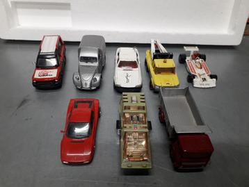 8 MODELAUTO,s SCHAAL 1:32 & 1:43 van BEKENDE MERKEN 15 euro beschikbaar voor biedingen