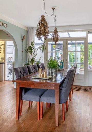 Koloniale eettafel met stoelen  beschikbaar voor biedingen