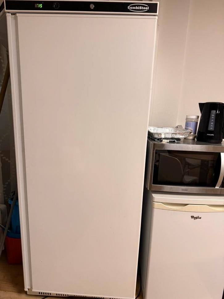 Te koop: Grote koelkast 600 liter – €125, Witgoed en Apparatuur, Vriezers en Diepvrieskisten, Zo goed als nieuw, 160 cm of meer