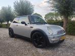 Mini 1.6 16V Cooper 2003 Grijs, Auto's, Mini, Voorwielaandrijving, 15 km/l, 4 cilinders, Leder