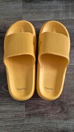 Happy flops maat 40-41 oker geel, Ophalen of Verzenden, Zo goed als nieuw, Geel, Sneakers of Gympen