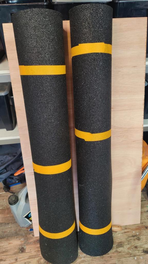 Rubbergranulaat op rol., Doe-het-zelf en Verbouw, Dakpannen en Dakbedekking, Nieuw, Overige materialen, Zwart, 15 m² of meer, Ophalen