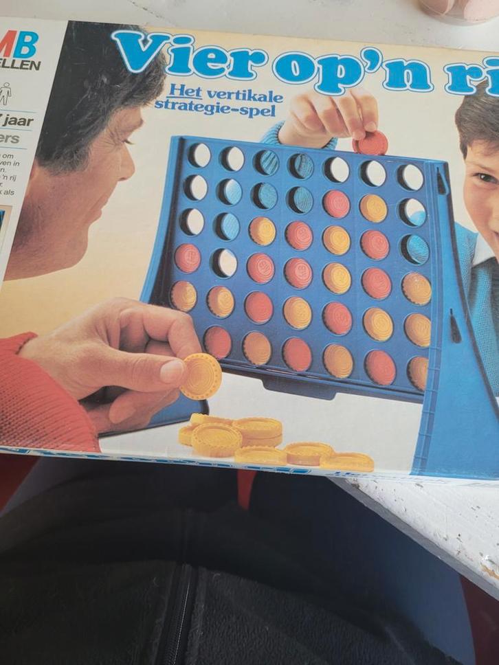 Vier op een Rij - Strategisch Spel, Hobby en Vrije tijd, Gezelschapsspellen | Bordspellen, Zo goed als nieuw, Een of twee spelers