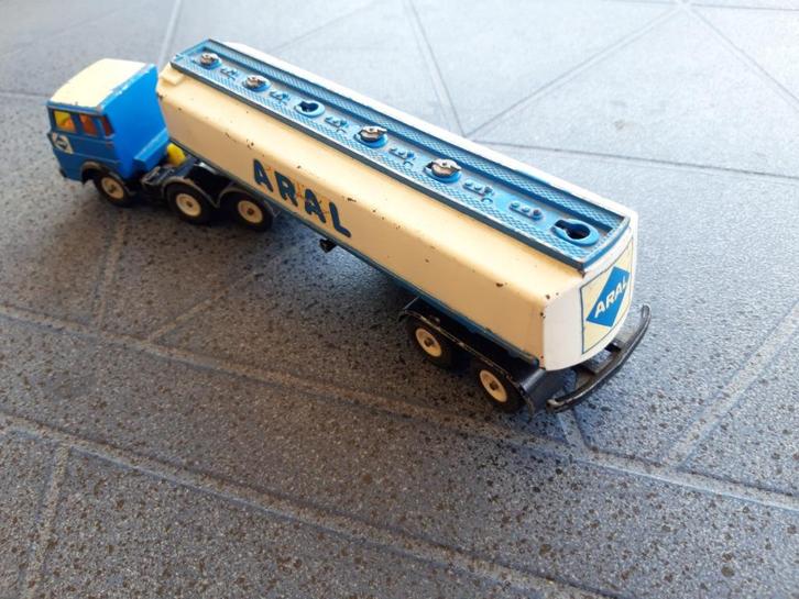 Hanomag Henschel F2019 tankwagen Aral – SIKU, Hobby en Vrije tijd, Modelauto's | Overige schalen, Gebruikt, Bus of Vrachtwagen