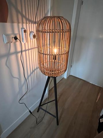 Rotan vloerlamp met rieten kap