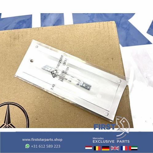 AMG LOGO MIDDENCONSOLE EMBLEEM ASBAK BADGE Mercedes A C CLA, Auto-onderdelen, Carrosserie en Plaatwerk, Mercedes-Benz, Gebruikt