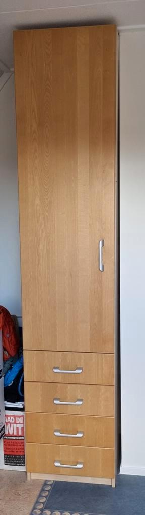 Kleding kasten set beschikbaar voor biedingen