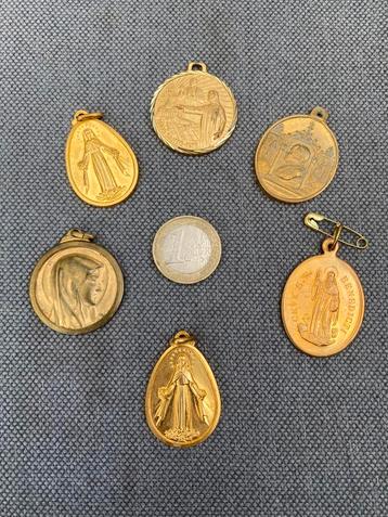 6 Grote religieuze medailles, bedels, hangers. Zie Foto’s. beschikbaar voor biedingen