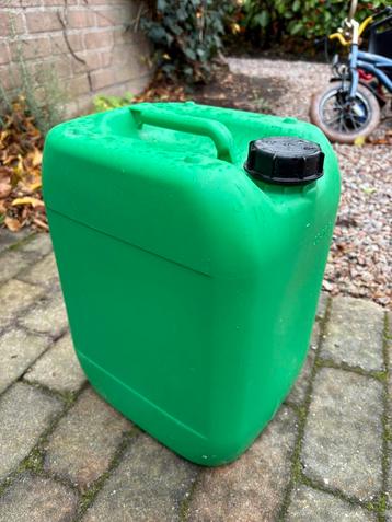 Gratis grote jerrycan! beschikbaar voor biedingen